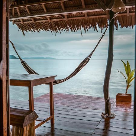 Methos Homestay - Raja Ampat Yennanas Besir Buitenkant foto