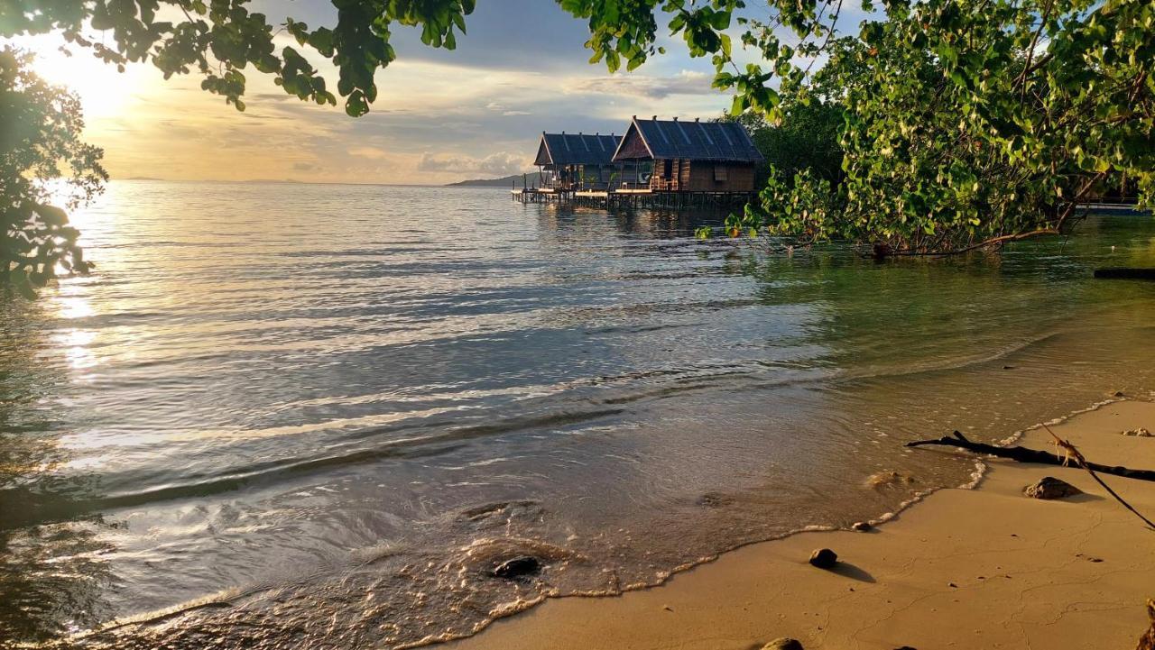 Methos Homestay - Raja Ampat Yennanas Besir Buitenkant foto