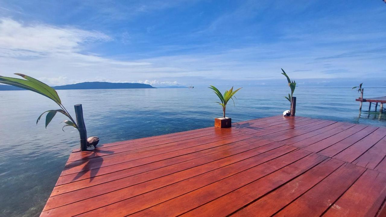 Methos Homestay - Raja Ampat Yennanas Besir Buitenkant foto